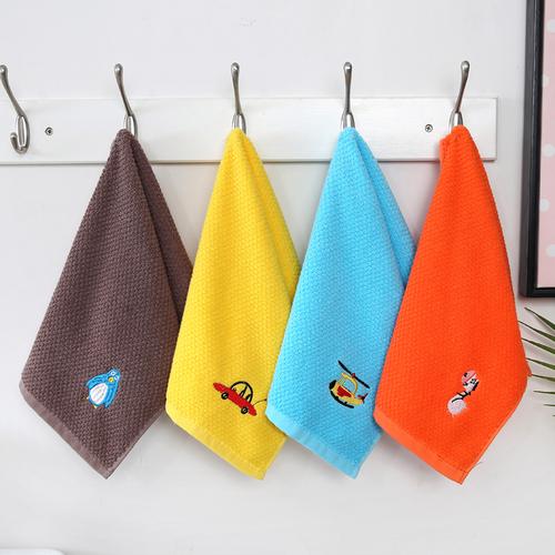 针纺织品,床上用品,服装鞋帽,棉纺织品,皮革制品,办公用品销售等